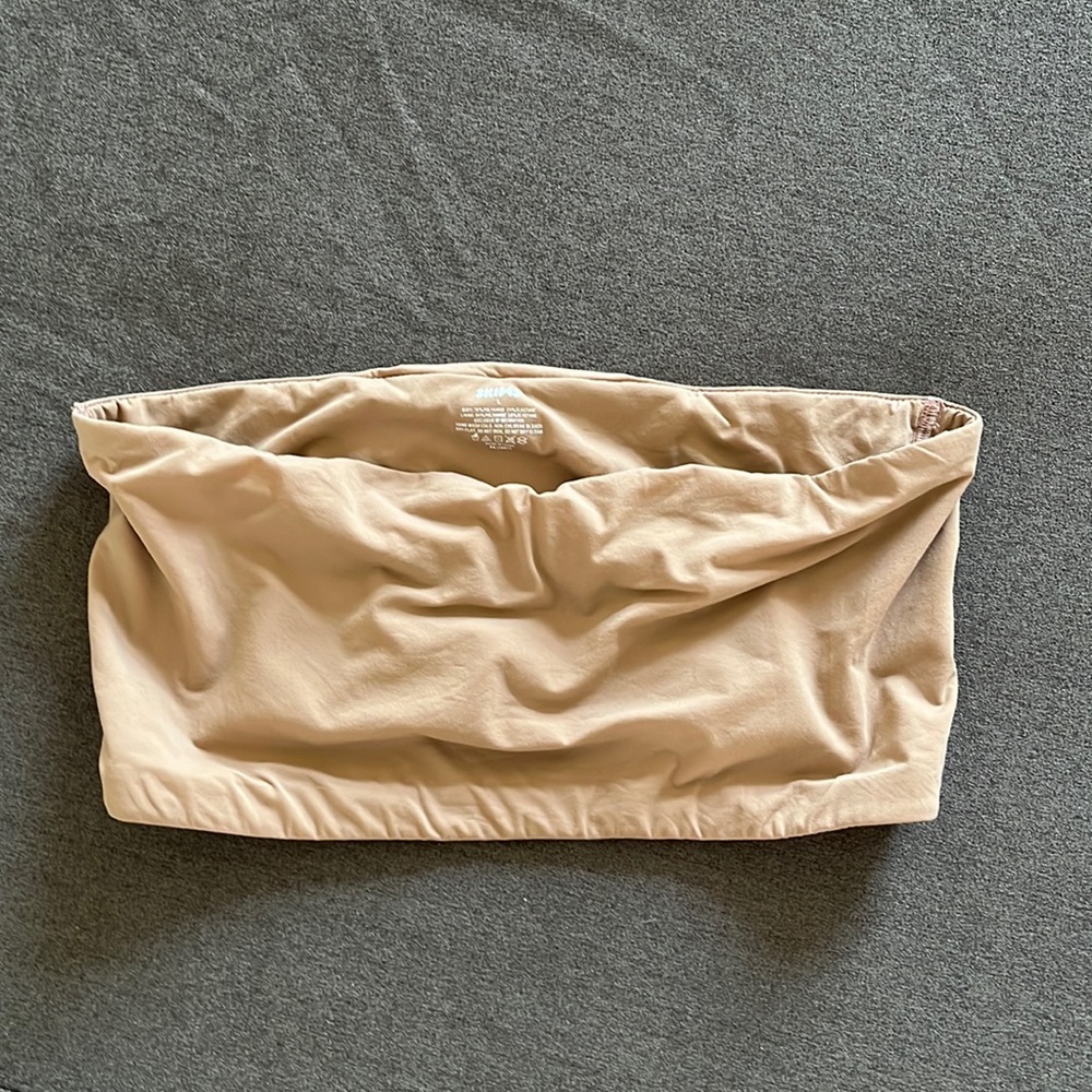 SKIMS Fits Everybody Bandeau Bralette strapless bra
